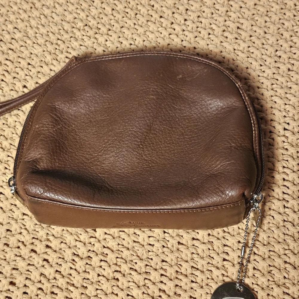 Stone‎ Mountain vintage-style dome Leather crossbody bag
